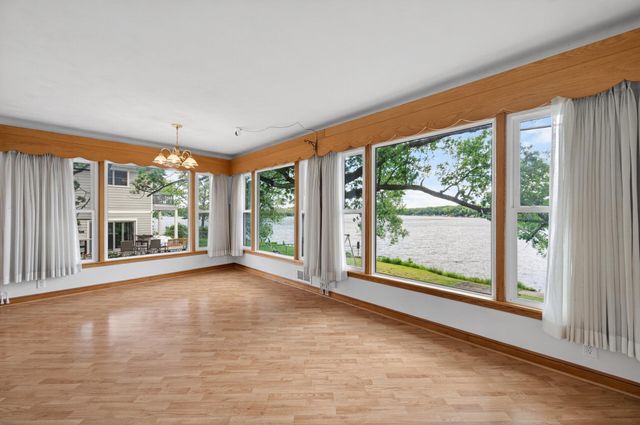 450 W Horseshoe Drive, Shoreview, MN 55126