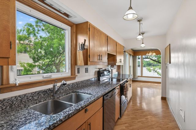 450 W Horseshoe Drive, Shoreview, MN 55126