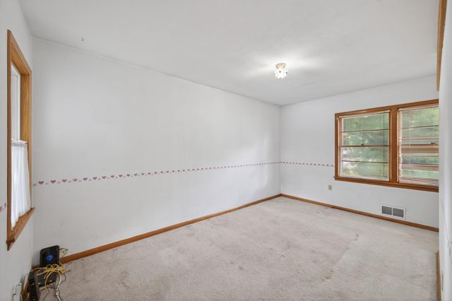 450 W Horseshoe Drive, Shoreview, MN 55126