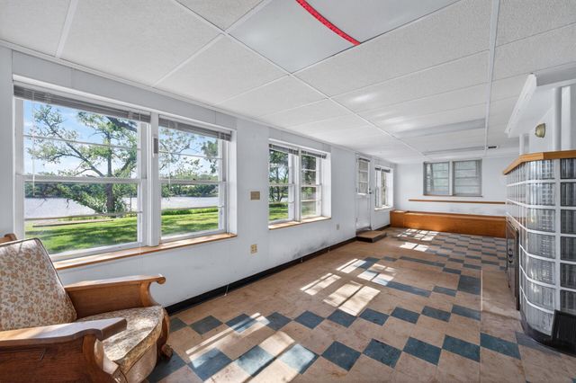 450 W Horseshoe Drive, Shoreview, MN 55126