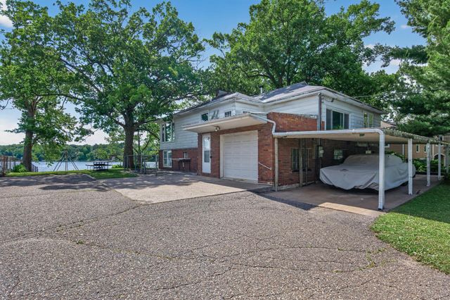 450 W Horseshoe Drive, Shoreview, MN 55126