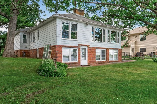 450 W Horseshoe Drive, Shoreview, MN 55126