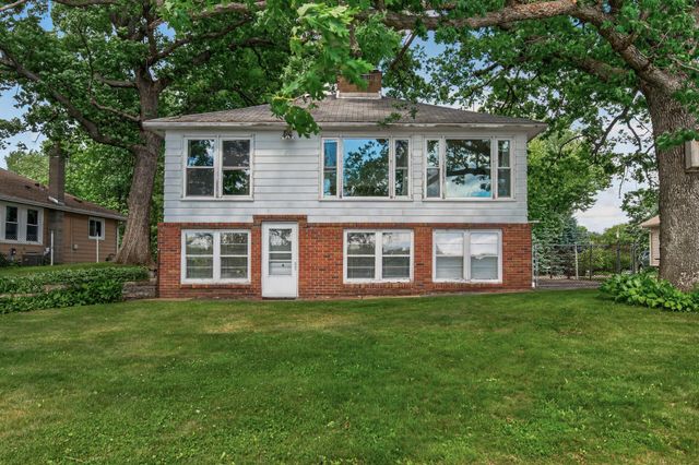 450 W Horseshoe Drive, Shoreview, MN 55126