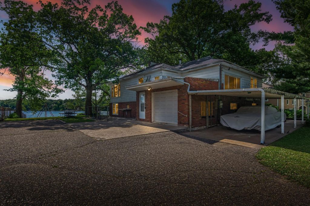 450 W Horseshoe Drive, Shoreview, MN 55126