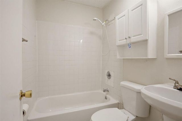1510 E NAVAJO AVENUE, Tampa, FL 33612