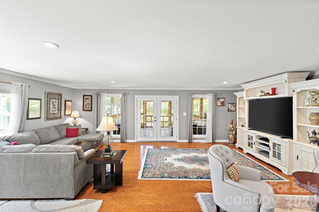 138 Wyanoke Avenue, Charlotte, NC 28205