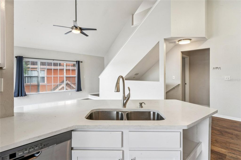 Image 12 of property listing at 9730 LAKE CHASE ISLAND WAY 9730, Tampa, FL 33626