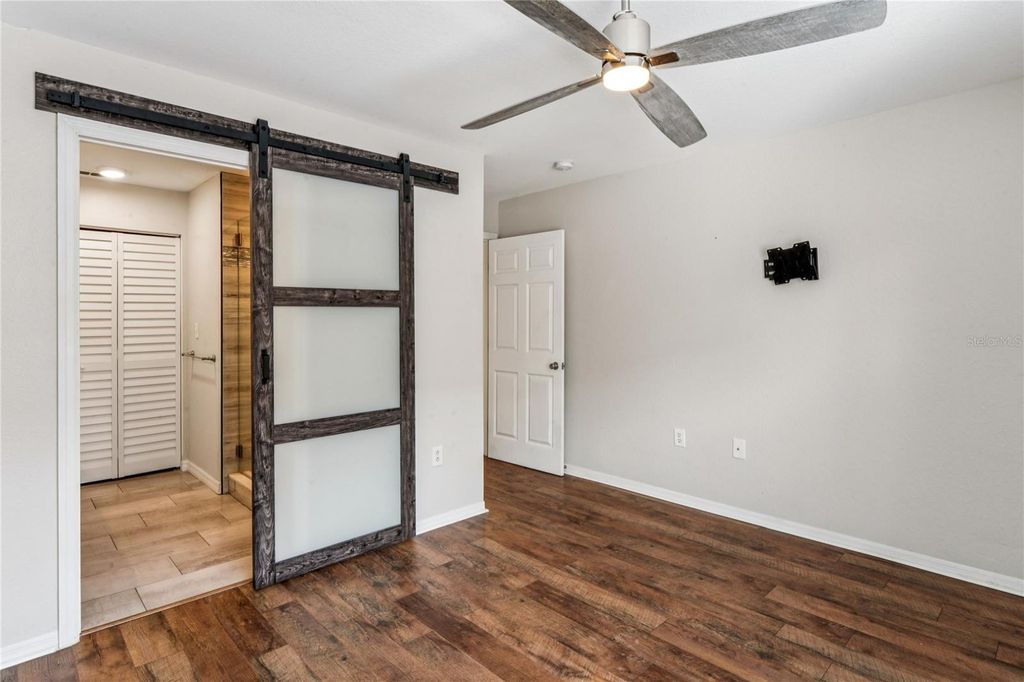 Image 16 of property listing at 9730 LAKE CHASE ISLAND WAY 9730, Tampa, FL 33626