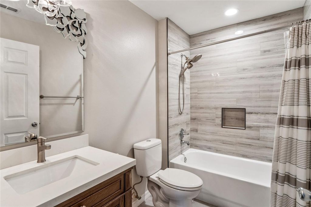 Image 21 of property listing at 9730 LAKE CHASE ISLAND WAY 9730, Tampa, FL 33626