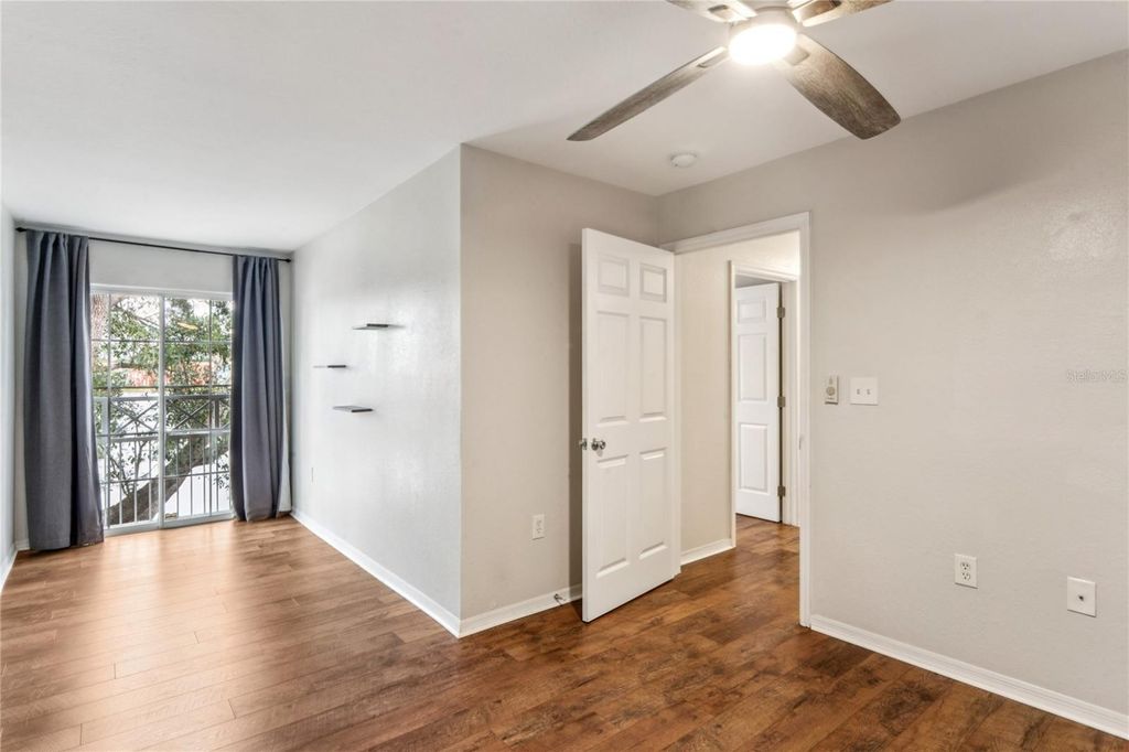 Image 22 of property listing at 9730 LAKE CHASE ISLAND WAY 9730, Tampa, FL 33626