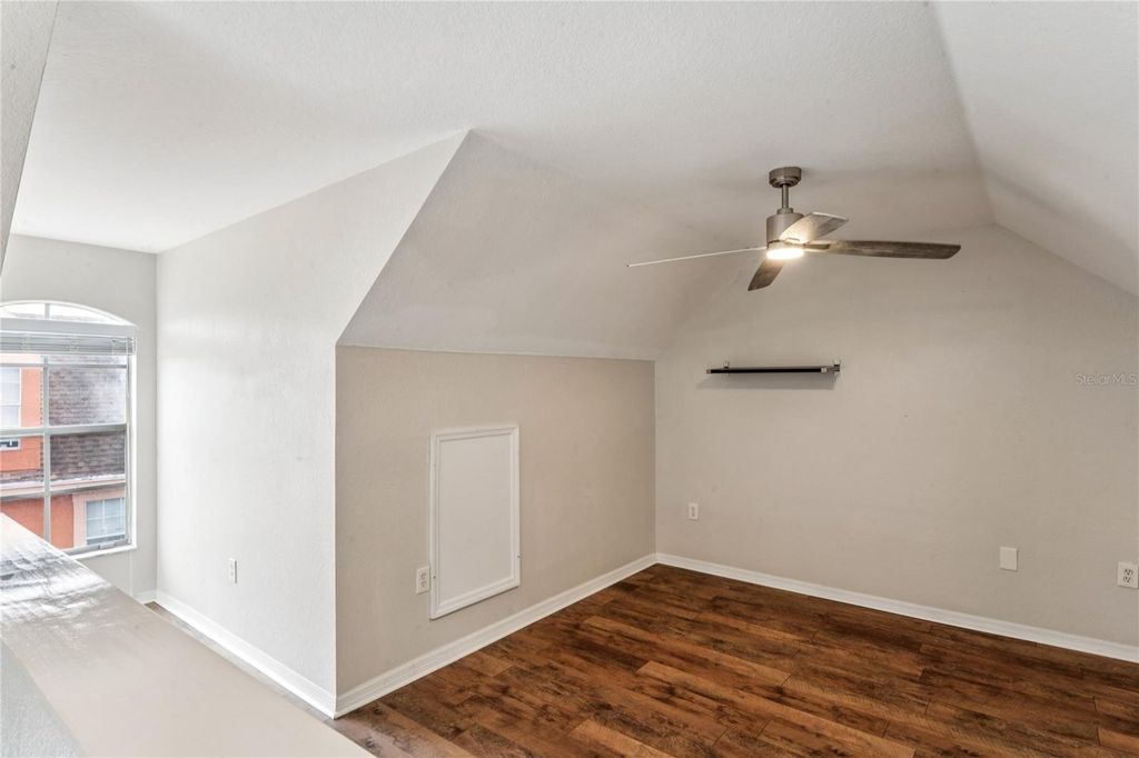 Image 26 of property listing at 9730 LAKE CHASE ISLAND WAY 9730, Tampa, FL 33626