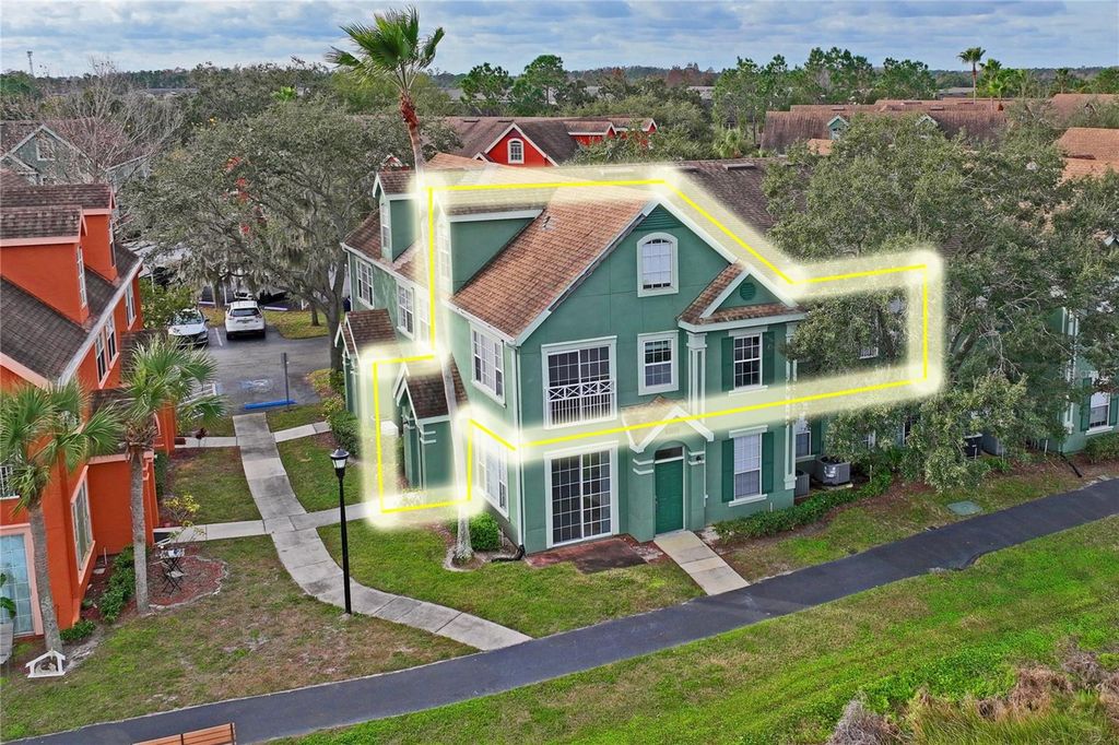 Image 28 of property listing at 9730 LAKE CHASE ISLAND WAY 9730, Tampa, FL 33626