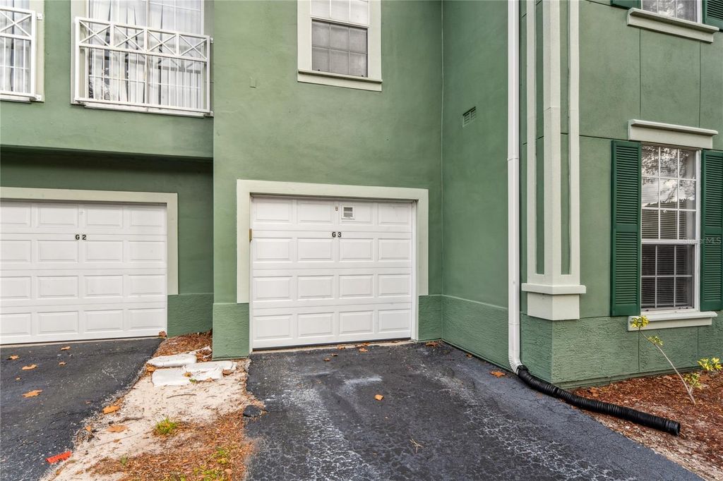 Image 29 of property listing at 9730 LAKE CHASE ISLAND WAY 9730, Tampa, FL 33626