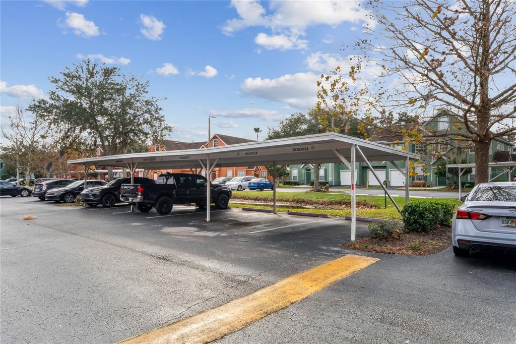 Image 30 of property listing at 9730 LAKE CHASE ISLAND WAY 9730, Tampa, FL 33626