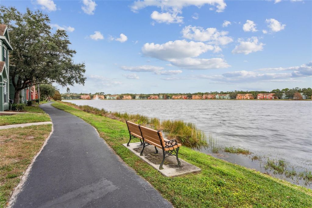 Image 32 of property listing at 9730 LAKE CHASE ISLAND WAY 9730, Tampa, FL 33626