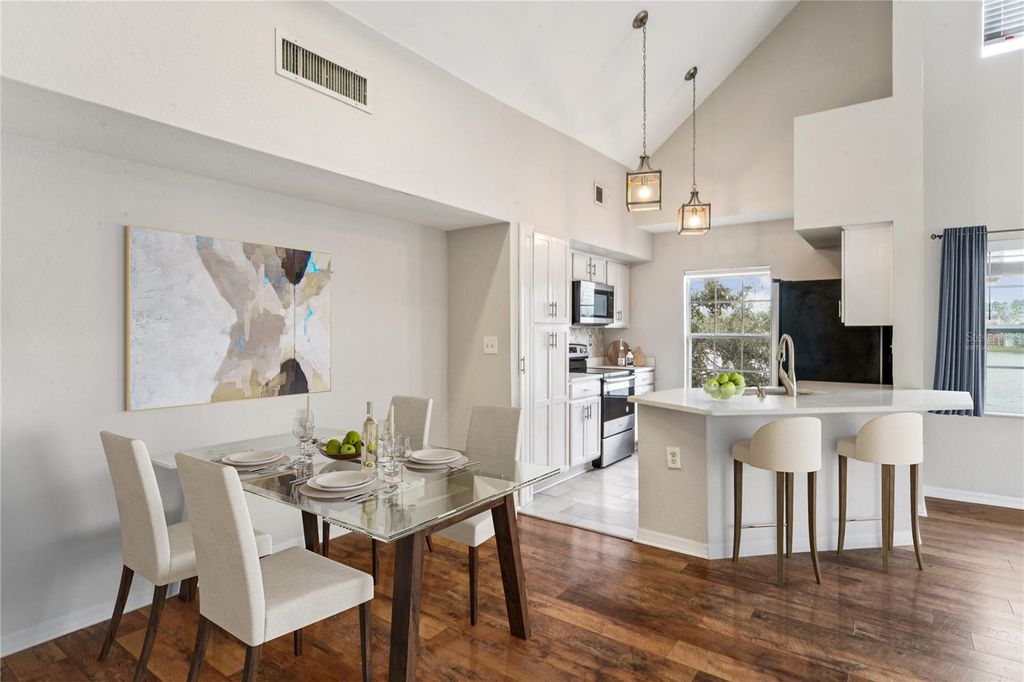 Image 5 of property listing at 9730 LAKE CHASE ISLAND WAY 9730, Tampa, FL 33626