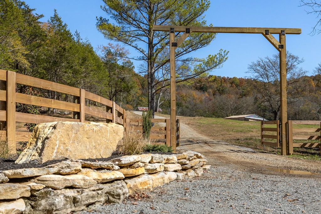 499 Tallent Rd, Pulaski, TN 38478