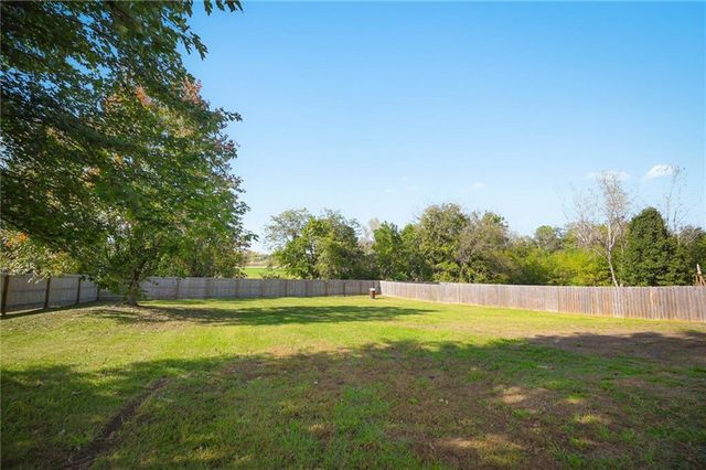 729 N Hurley Street, Peculiar, MO 64078