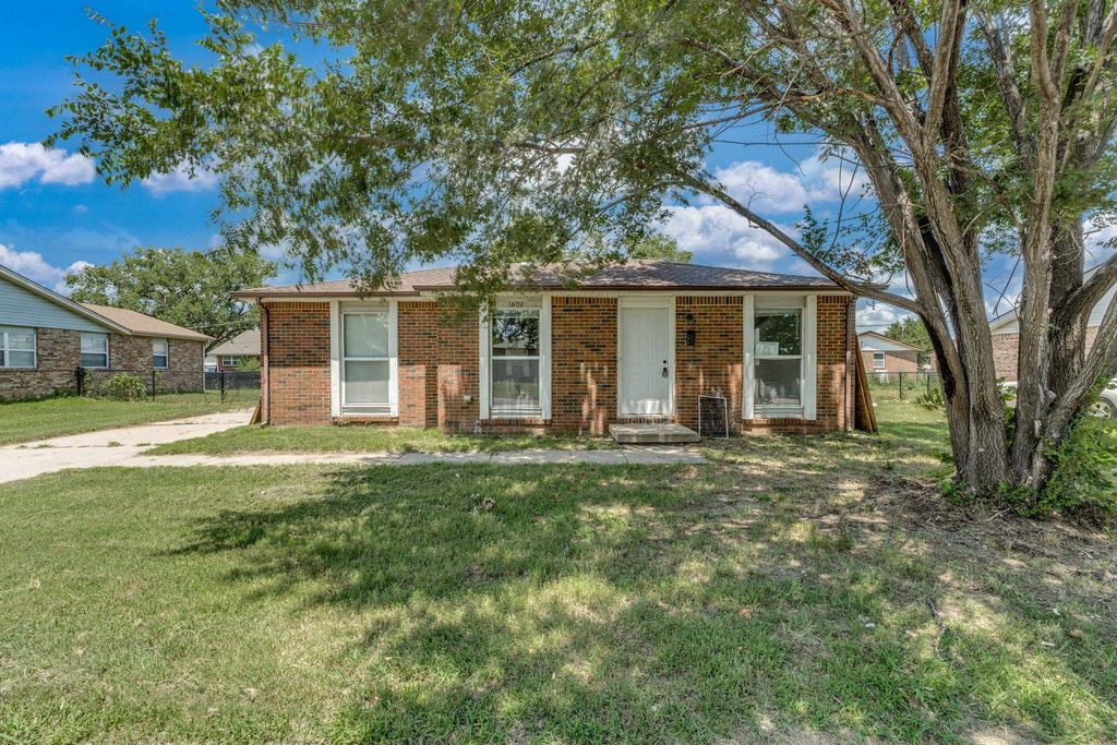 1602 E Catalina St, Wichita, KS 67216
