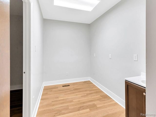 1678 S MERRIMAN Road, Westland, MI 48186
