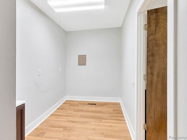 1678 S MERRIMAN Road, Westland, MI 48186
