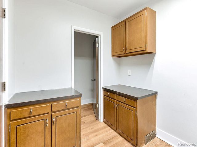 1678 S MERRIMAN Road, Westland, MI 48186