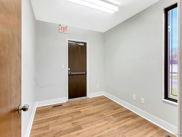 1678 S MERRIMAN Road, Westland, MI 48186