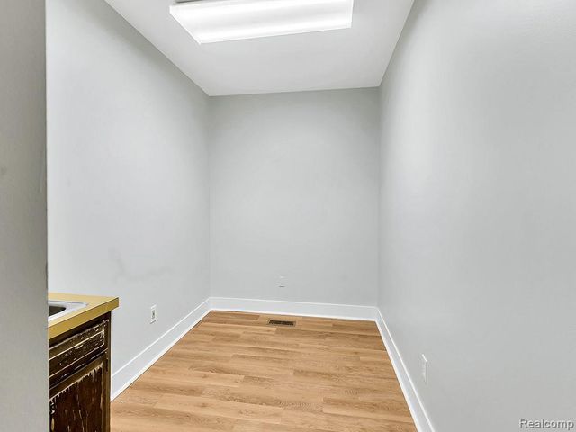 1678 S MERRIMAN Road, Westland, MI 48186