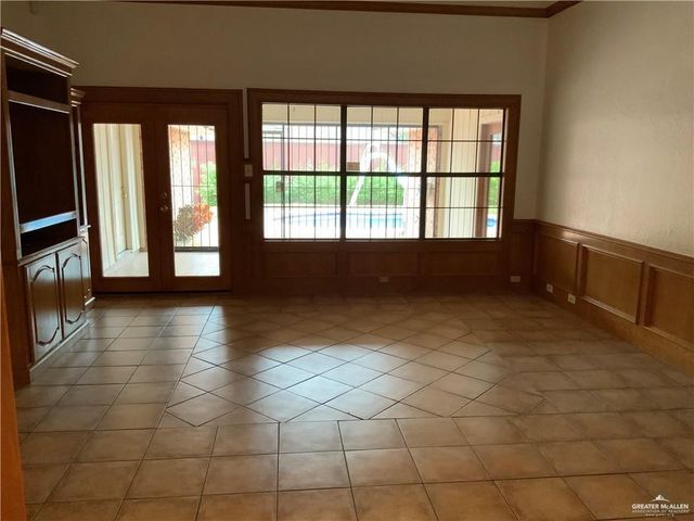 221 E Kiwi E Avenue, Mcallen, TX 78504