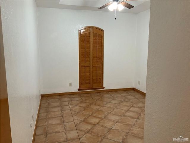 221 E Kiwi E Avenue, Mcallen, TX 78504