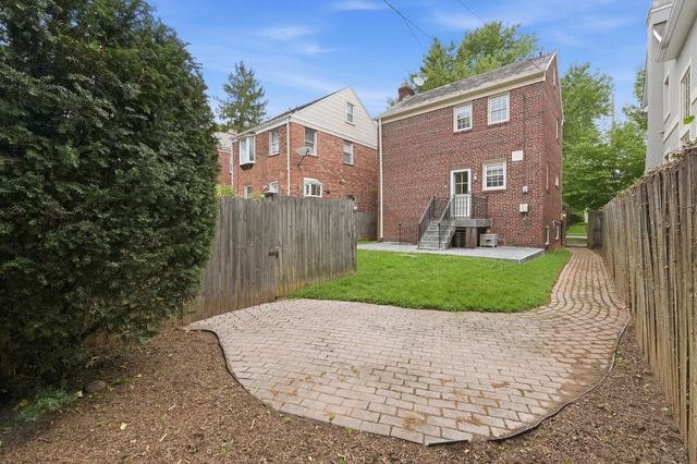 5326 42ND PL NW, Washington, DC 20015