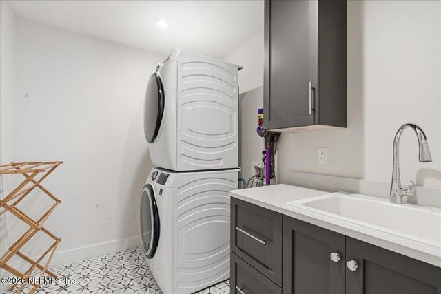 370 8TH Street, Atlantic Beach, FL 32233