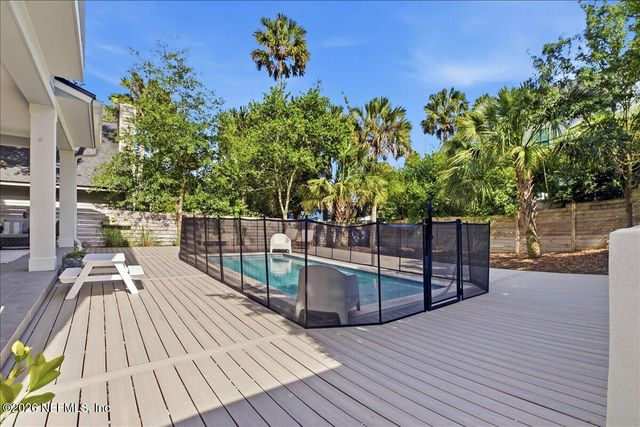 370 8TH Street, Atlantic Beach, FL 32233