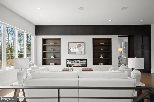 2318 N RICHMOND ST, Arlington, VA 22207