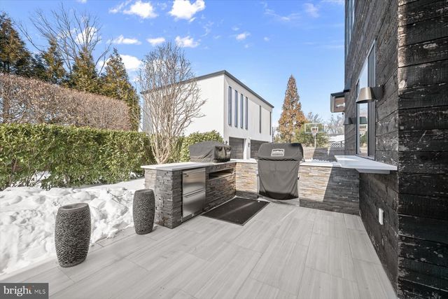 2318 N RICHMOND ST, Arlington, VA 22207