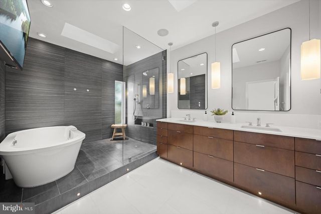 2318 N RICHMOND ST, Arlington, VA 22207