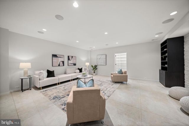 2318 N RICHMOND ST, Arlington, VA 22207