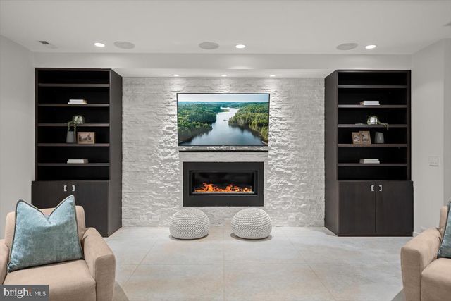 2318 N RICHMOND ST, Arlington, VA 22207