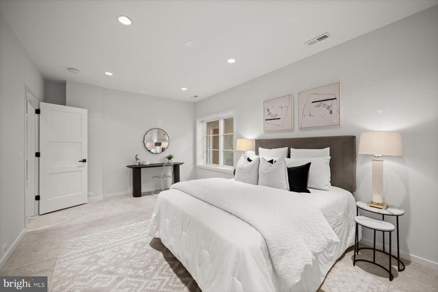 2318 N RICHMOND ST, Arlington, VA 22207