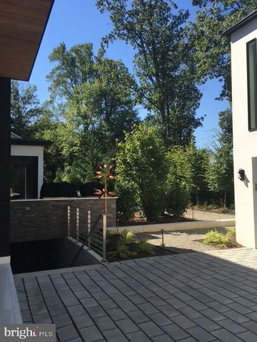 2318 N RICHMOND ST, Arlington, VA 22207