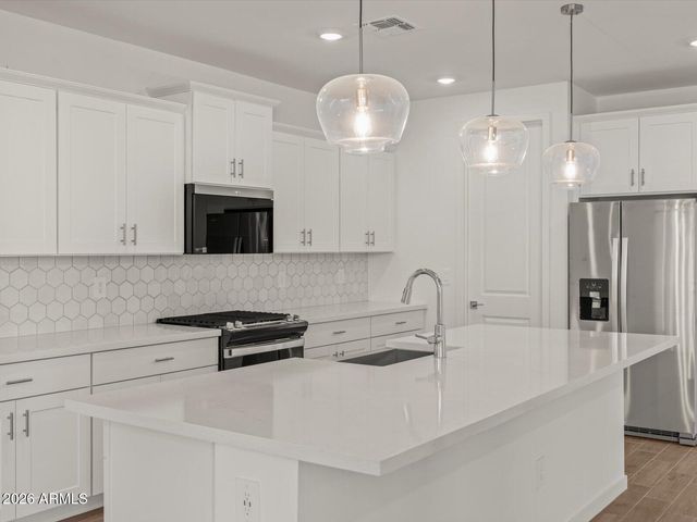 17743 W ILLINI Street, Goodyear, AZ 85338