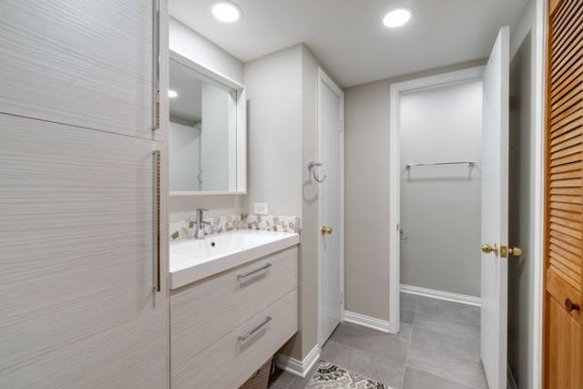 5400 Carriageway Drive 109, Rolling Meadows, IL 60008
