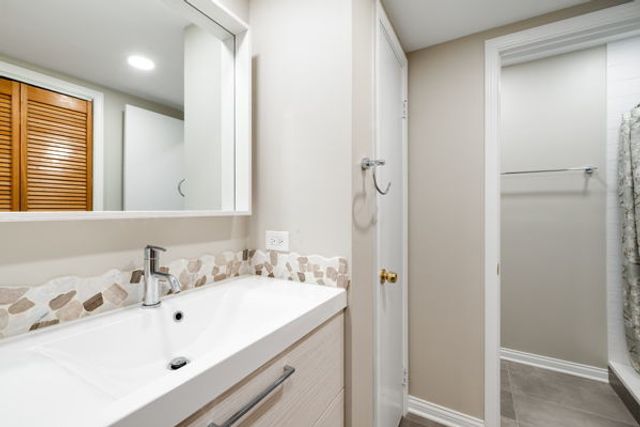 5400 Carriageway Drive 109, Rolling Meadows, IL 60008