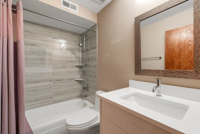 5400 Carriageway Drive 109, Rolling Meadows, IL 60008