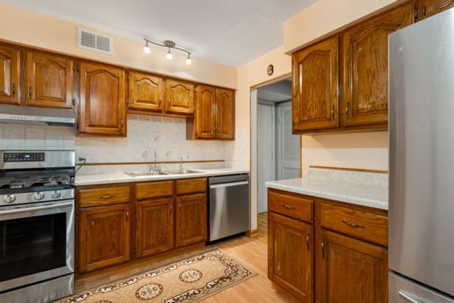 5400 Carriageway Drive 109, Rolling Meadows, IL 60008