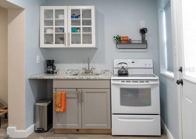 318 S CLAKE STREET, Deland, FL 32720