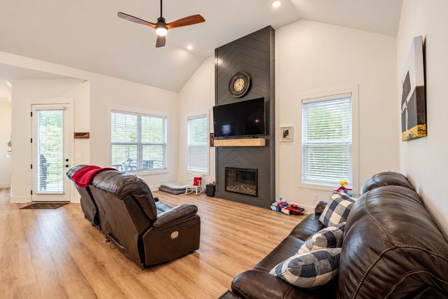 258 Daniel St, Pleasant View, TN 37146
