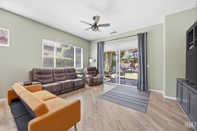 13607 Blossom Ridge Drive, Bakersfield, CA 93306