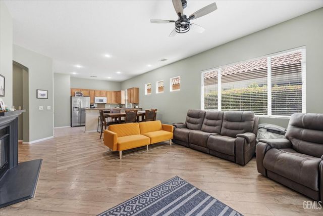 13607 Blossom Ridge Drive, Bakersfield, CA 93306