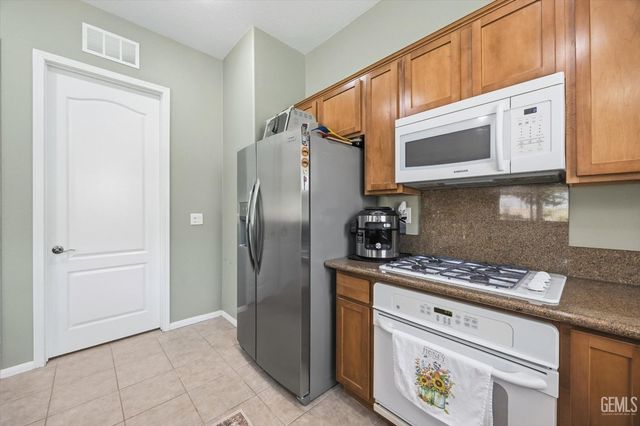 13607 Blossom Ridge Drive, Bakersfield, CA 93306